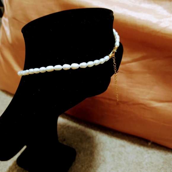 Elegant Petite Pearl Necklace with Shell Pendant - Picture 2 of 3